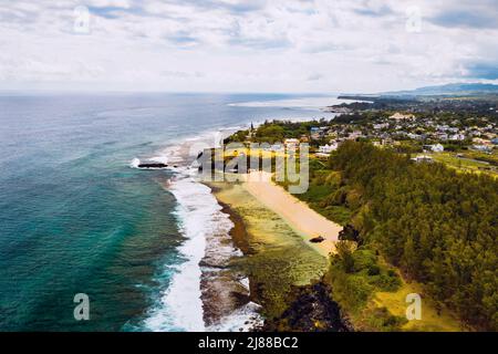 Luftaufnahme von den Klippen der spektakulären Gris Gris Strand im Süden von Mauritius. Hier ist die starke Wellen des Indischen Ozeans brechen in Richtung th Stockfoto