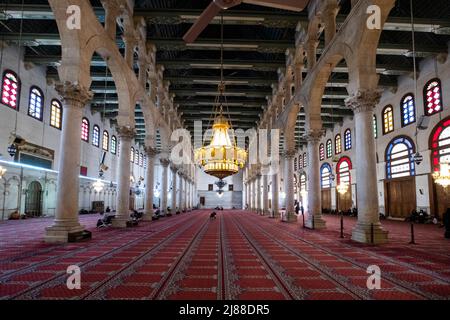 Damaskus, Syrien - Mai 2022: In der Umayyad-Moschee, auch bekannt als die große Moschee von Damaskus Stockfoto