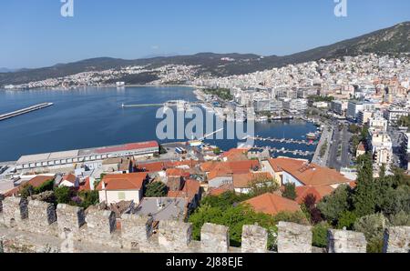 Panoramablick auf die Stadt Kavala, Mazedonien, Griechenland. Stockfoto