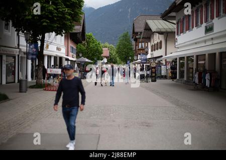 Fußgängerzone. Garmisch-Partenkirchen ist seit Monaten für das Treffen G7 am 13. Mai 2022 vorbereit. Das Treffen G7 findet vom 26. Bis 28 2022. Juni im Schloss Elmau bei Garmisch-Patenkirchen statt. (Foto von Alexander Pohl/Sipa USA) Stockfoto