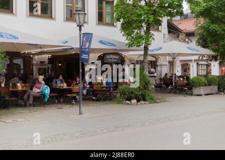 Garmisch Partenkirchen, Deutschland. 13.. Mai 2022. Fußgängerzone. Garmisch-Partenkirchen ist seit Monaten für das Treffen G7 am 13. Mai 2022 vorbereit. Das Treffen G7 findet vom 26. Bis 28 2022. Juni im Schloss Elmau bei Garmisch-Patenkirchen statt. (Foto: Alexander Pohl/Sipa USA) Quelle: SIPA USA/Alamy Live News Stockfoto