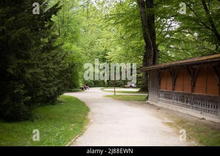 Garmisch Partenkirchen, Deutschland. 13.. Mai 2022. Parken. Garmisch-Partenkirchen ist seit Monaten für das Treffen G7 am 13. Mai 2022 vorbereit. Das Treffen G7 findet vom 26. Bis 28 2022. Juni im Schloss Elmau bei Garmisch-Patenkirchen statt. (Foto: Alexander Pohl/Sipa USA) Quelle: SIPA USA/Alamy Live News Stockfoto