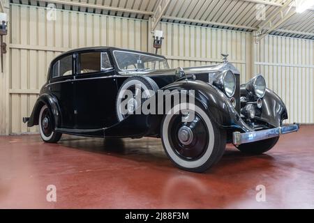 GALDAMES, SPANIEN-8. AUGUST 2021: 1937 Rolls-Royce 25 30 HP Berlina im Automobilmuseum Torre Loizaga (Miguel de la Via) Stockfoto