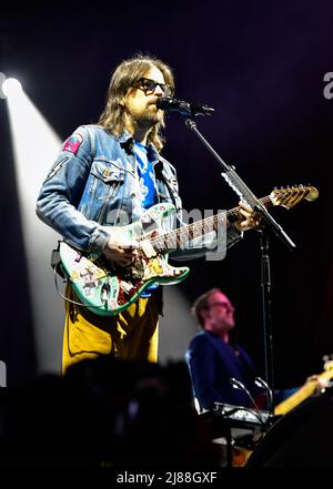 Redondo Beach, Kalifornien, USA. 13.. Mai 2022. Die Band Weezer am Bühnentag 1 des BEACHLIFE Festivals . Kredit: Ken Howard - Alamy Live Nachrichten Stockfoto