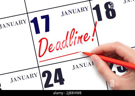 17. Tage im Januar. Hand zeichnen rote Linie und Schreiben der Text Frist am Kalenderdatum 17. Januar. Deadline Wort geschrieben auf Kalender Wintermonat, Stockfoto