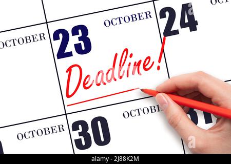 23. Tag im Oktober. Handzeichnung rote Linie und Schreiben des Textes Deadline am Kalenderdatum Oktober 23. Deadline Wort geschrieben auf Kalender Herbst Monat, Stockfoto