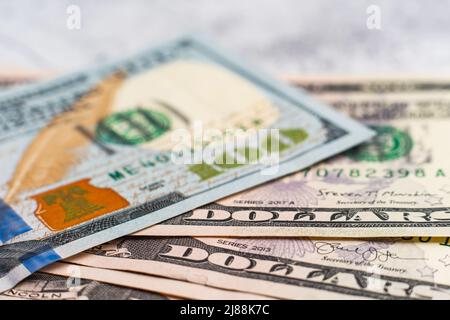 Fragment einer hundert-Dollar-Banknote. Close-up american Paper Curriccy Bill. Selektiver Fokus Stockfoto