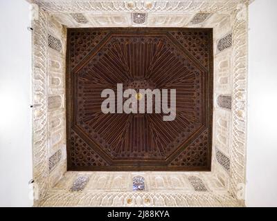 Decke in der Sala de la Justicia (Justizhalle) im Palacio del Yeso - Real Alcazar - Sevilla, Spanien Stockfoto