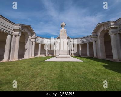 Dies ist das 1. Weltkrieg-Denkmal in der französischen Stadt Arras mit der Gedenksäule für Soldaten der Royal Flying Corp [RAF], Stockfoto