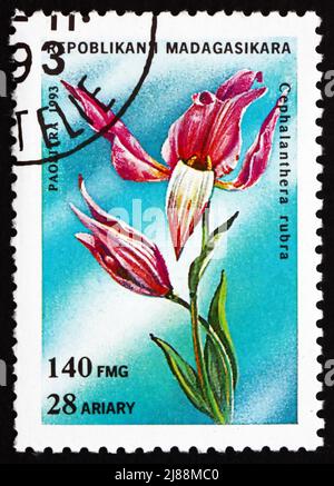 REPUBLICA MALAGASY - UM 1993: Eine in der Malagasie (Madagaskar) gedruckte Briefmarke zeigt Rotes Helleborine, Cephalanthera Rubra, Orchidee, um 1993 Stockfoto