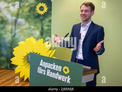 München, Deutschland. 14.. Mai 2022. Parteivorsitzender Thomas von Sarnowski nimmt an der kleinen Parteikonferenz der Grünen Bayern Teil, die digital stattfindet. Kredit: Peter Kneffel/dpa/Alamy Live Nachrichten Stockfoto