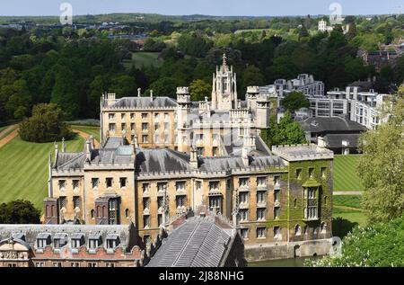 Aktenfoto vom 10/05/19 einer allgemeinen Ansicht des St John's College an der Cambridge University. Bildungsminister Nadhim Zahawi hat sich gegen die Idee gedrängt, dass Elite-Universitäten wie Oxford und Cambridge das System "kippen" sollten, um mehr Schüler von staatlichen Schulen aufzunehmen. Ausgabedatum: Samstag, 14. Mai 2022. Stockfoto