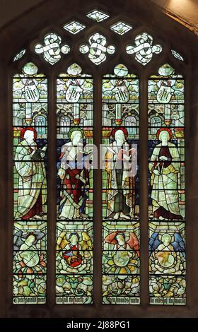Ein Buntglasfenster von Shrigley & Hunt mit den vier Evangelisten, All Saints Church, Evesham, Worcestershire Stockfoto