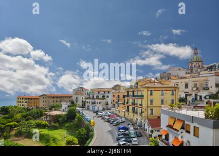 Panoramablick auf Vietri sul Mare, Stadt in der Provinz Salerno, Italien. Stockfoto