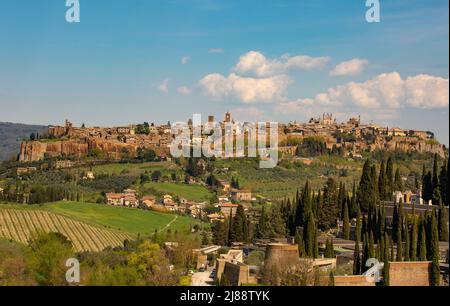 Schöne Panoramasicht auf die Altstadt von Orvieto, Umbrien, Italien, Provinz Terni.Arial Blick Stockfoto