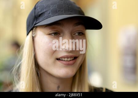 Turin, Italien. 14.. Mai 2022. 2022-05-14 12:06:05 TURIN - S10 spricht mit der Presse im Hotel während eines Auf Wiedersehen-Moments vor dem Finale des Eurovision Song Contest 2022. ANP SANDER KONING netherlands Out - belgium Out Credit: ANP/Alamy Live News Stockfoto