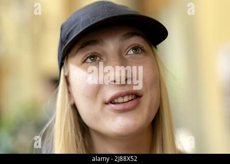 Turin, Italien. 14.. Mai 2022. 2022-05-14 12:06:16 TURIN - S10 spricht mit der Presse im Hotel während eines Auf Wiedersehen-Moments vor dem Finale des Eurovision Song Contest 2022. ANP SANDER KONING netherlands Out - belgium Out Credit: ANP/Alamy Live News Stockfoto