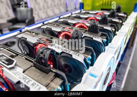 Bangkok, Thailand. 14.. Mai 2022. Krypto-Miner-Computer am Stand von „Arekzon“ auf der Thailand Crypto Expo 2022 im Bangkok International Trade & Exhibition Centre (BITEC) am 14. Mai 2022 in Bangkok, Thailand. Kredit: SOPA Images Limited/Alamy Live Nachrichten Stockfoto