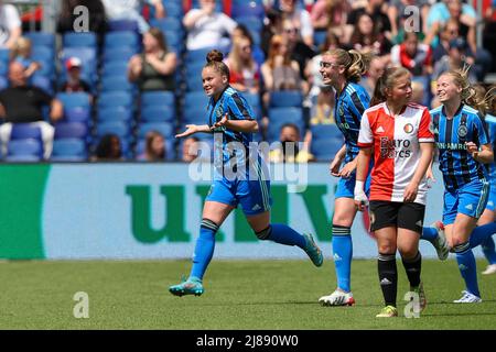 ROTTERDAM, NIEDERLANDE - 14. MAI: Nikita Tromp von Ajax feiert das zweite Tor des Teams beim Spiel der Pure Energie Eredivisie Vrouwen zwischen Feyenoord und Ajax am 14. Mai 2022 im Stadion de Kuip in Rotterdam, Niederlande (Foto: Hans van der Valk/Orange Picles) Stockfoto