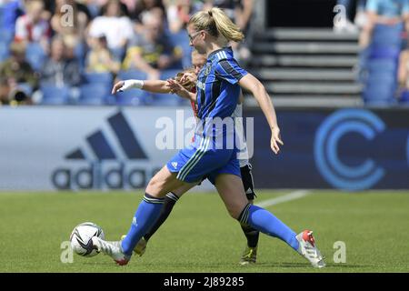 ROTTERDAM - (lr) Romee van de Lavoir von Feyenoord, Lisa Doorn von Ajax während des niederländischen Eredivisie-Frauenkampfes zwischen Feyenoord vr1 und Ajax vr1 am 14. Mai 2022 im Feyenoord Stadium de Kuip in Rotterdam, Niederlande. ANP GERRIT VAN COLOGNE Stockfoto