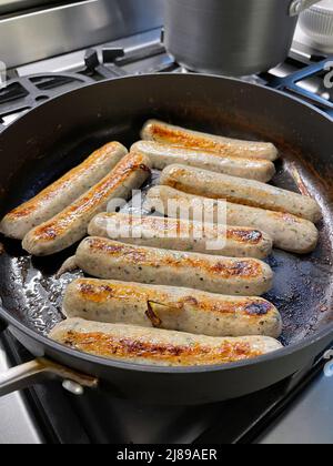 Knaller Cooking on a Home Kochfeld, USA, 2022 Stockfoto