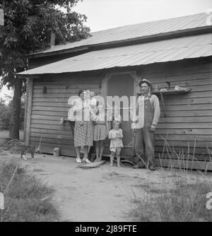 [Ohne Titel, möglicherweise verwandt mit: Tabak-Pächter mit seiner ältesten Tochter. Person County, North Carolina]. Stockfoto