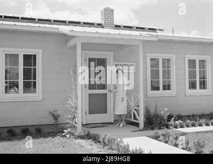 Tulare County, Kalifornien. Camp der Farm Security Administration (FSA) für wandernde Landarbeiter in Farmersville. Resident Krankenschwester und Klinikgebäude der Agricultural Workers' Health and Medical Association. Stockfoto