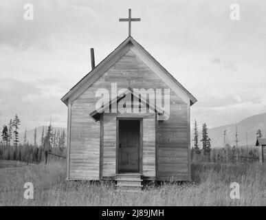 Verlassene Kirche in Cut-over-Bereich. Boundary County, Idaho. 3 km südlich der kanadischen Linie. Stockfoto