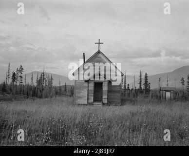 Verlassene Kirche in Cut-over-Bereich. Boundary County, Idaho. 3 km südlich der kanadischen Linie. Stockfoto