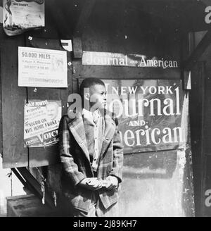 New York, New York. Harlem-Zeitungsjunge. Stockfoto