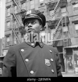 [Foto ohne Titel, möglicherweise in Zusammenhang mit: New York, New York. Polizist nein 19687]. Stockfoto