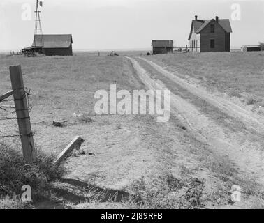 Washington, Grant County, eine Meile östlich von Quincy. Verlassene Bauernhaus in Columbia Basin. Stockfoto