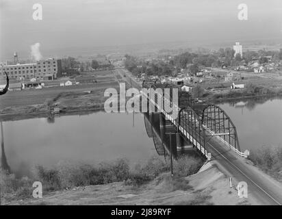 Zuckerrübenfabrik entlang des Snake River. Zeigt Rübenabzug, Rübenhaufen. Nyssa, Malheur County, Oregon. Stockfoto