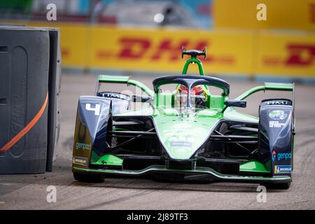 Berlin, Deutschland. 14.. Mai 2022. Formel E: Berlin E-Prix im Tempelhofer Feld, Rennen: Robin Frijns vom Team Envision Racing auf der Strecke. Quelle: Fabian Sommer/dpa/Alamy Live News Stockfoto