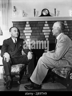 Winter Park, Florida. James A. Colston, jugendlicher Präsident des Bethune-Cookman College, sprach mit seinem Vater über die administrativen Probleme. Stockfoto