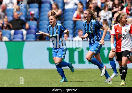 ROTTERDAM, NIEDERLANDE - 14. MAI: Nikita Tromp von Ajax feiert das zweite Tor des Teams beim Spiel der Pure Energie Eredivisie Vrouwen zwischen Feyenoord und Ajax am 14. Mai 2022 im Stadion de Kuip in Rotterdam, Niederlande (Foto: Hans van der Valk/Orange Picles) Stockfoto