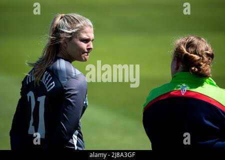 Hove, Großbritannien. 14.. Mai 2022. Ellie Threlkeld (21 Thunder) vor dem Charlotte Edwards Cup-Spiel zwischen Southern Vipers und Thunder auf dem 1. Central County Ground in Hove, England. Liam Asman/SPP Credit: SPP Sport Press Photo. /Alamy Live News Stockfoto