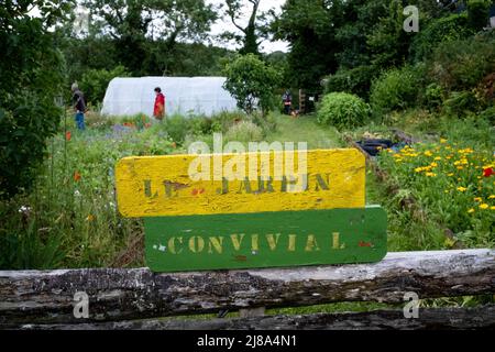 Frankreich, Bretagne, Dinan am 2021-06-23. Die Bürgerbewegung der Gemeinschaftsgärten schlägt den Bewohnern vor, sich selbst Obst und Gemüse zu produzieren Stockfoto