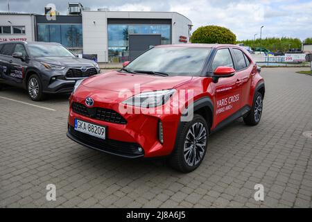 Chwaszczyno, Polen - 14. Mai 2022: Neues Modell des Toyota Yaris Cross präsentiert vom Autohaus in Polen Stockfoto