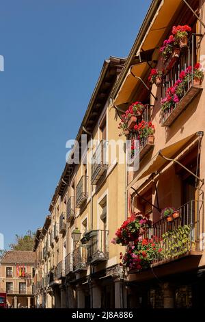 Calle Mayor (Hauptstraße) von Alcala de Henares. Region Madrid, Spanien Stockfoto