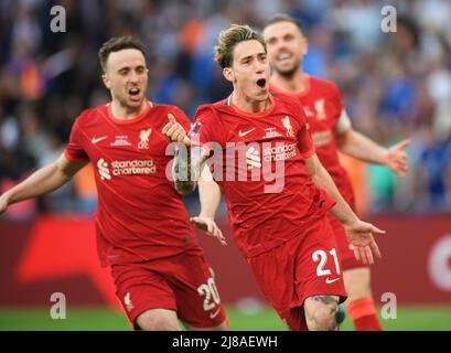 London, Großbritannien. 14.. Mai 2022. 14. Mai 2022 - Chelsea gegen Liverpool - Emirates FA Cup Final - Wembley Stadium Kostas Tsimikas feiert das Tor zum Sieg beim FA Cup 6-5 für Liverpool Bildnachweis: Credit: Mark Pain/Alamy Live News Stockfoto
