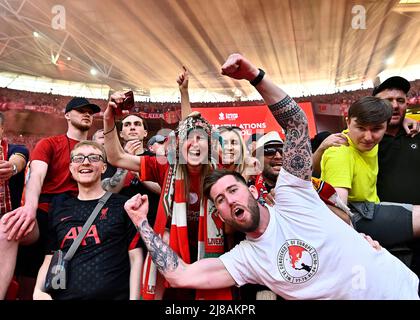 London, Großbritannien. 14.. Mai 2022. Liverpool-Fans feiern das Spiel beim FA-Cup-Finale zwischen Chelsea und Liverpool im Wembley-Stadion am 14. 2022. Mai in London, England. (Foto: Garry Bowden/phcimages.com) Kredit: PHC Images/Alamy Live News Stockfoto