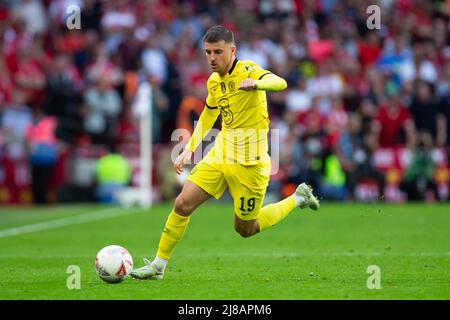 LONDON, GROSSBRITANNIEN. MAI 14. der Mason Mount of Chelsea kontrolliert den Ball während des FA Cup Finales zwischen Chelsea und Liverpool im Wembley Stadium, London am Samstag, 14.. Mai 2022. (Kredit: Federico Maranesi | MI Nachrichten) Kredit: MI Nachrichten & Sport /Alamy Live Nachrichten Stockfoto