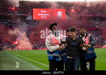 LONDON, GROSSBRITANNIEN. MAI 14. Liverpool reagiert während des FA Cup Finales zwischen Chelsea und Liverpool im Wembley Stadium, London am Samstag, 14.. Mai 2022. (Kredit: Federico Maranesi | MI Nachrichten) Kredit: MI Nachrichten & Sport /Alamy Live Nachrichten Stockfoto