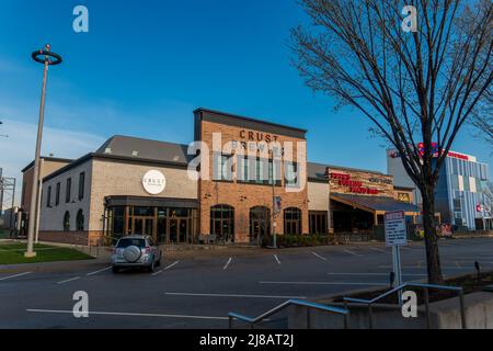 Rosemont, IL - 23. APRIL 2022: Outside the Crust Brewing Business eine Mikrobrauerei Stockfoto