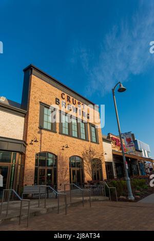 Rosemont, IL - 23. APRIL 2022: Outside the Crust Brewing Business eine Mikrobrauerei Stockfoto