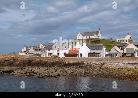 14 Mai 2022. Findochty, Moray, Schottland. Dies ist eine Szene im Hafengebiet des Moray Fishing Village an einem sonnigen Nachmittag. Stockfoto