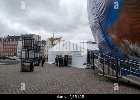 WWF Climate change Ausstellung in riesigen aufblasbaren Globus Thorvaldsens Plads, Kopenhagen, Dänemark. Stockfoto