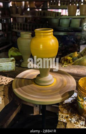 Die Kunst der Keramik Kreation in Maragogipino, Aratuipe, Bahia, Brasilien. Größtes Töpferzentrum in Latein Stockfoto