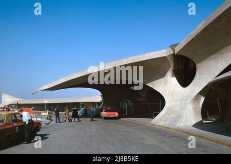 Trans World Airlines Terminal, John F. Kennedy Airport (ehemals Idlewild), New York City, New York, USA, entworfen von Eero Saarinen, Balthazar Korab, 1963 Stockfoto